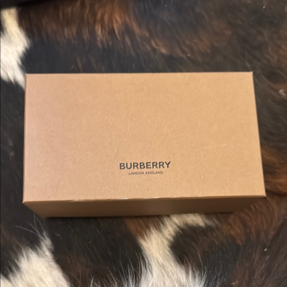 Burberry Tan sunglasses Box